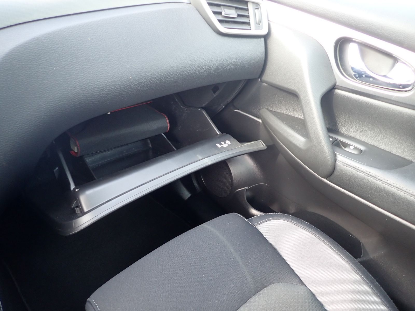 Fahrzeugabbildung Nissan Qashqai N-Connecta 1.3 DIG-T 160PS DCT