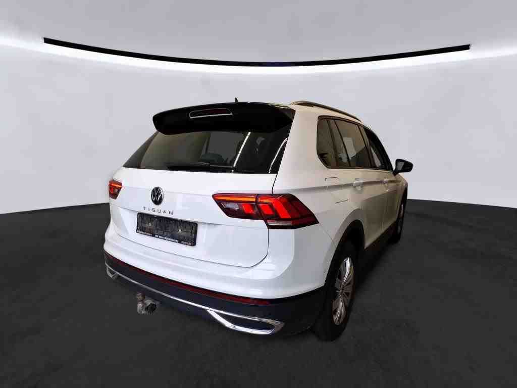 Fahrzeugabbildung Volkswagen Tiguan TDI Urban Sport DSG LED AHK Navi AID ACC