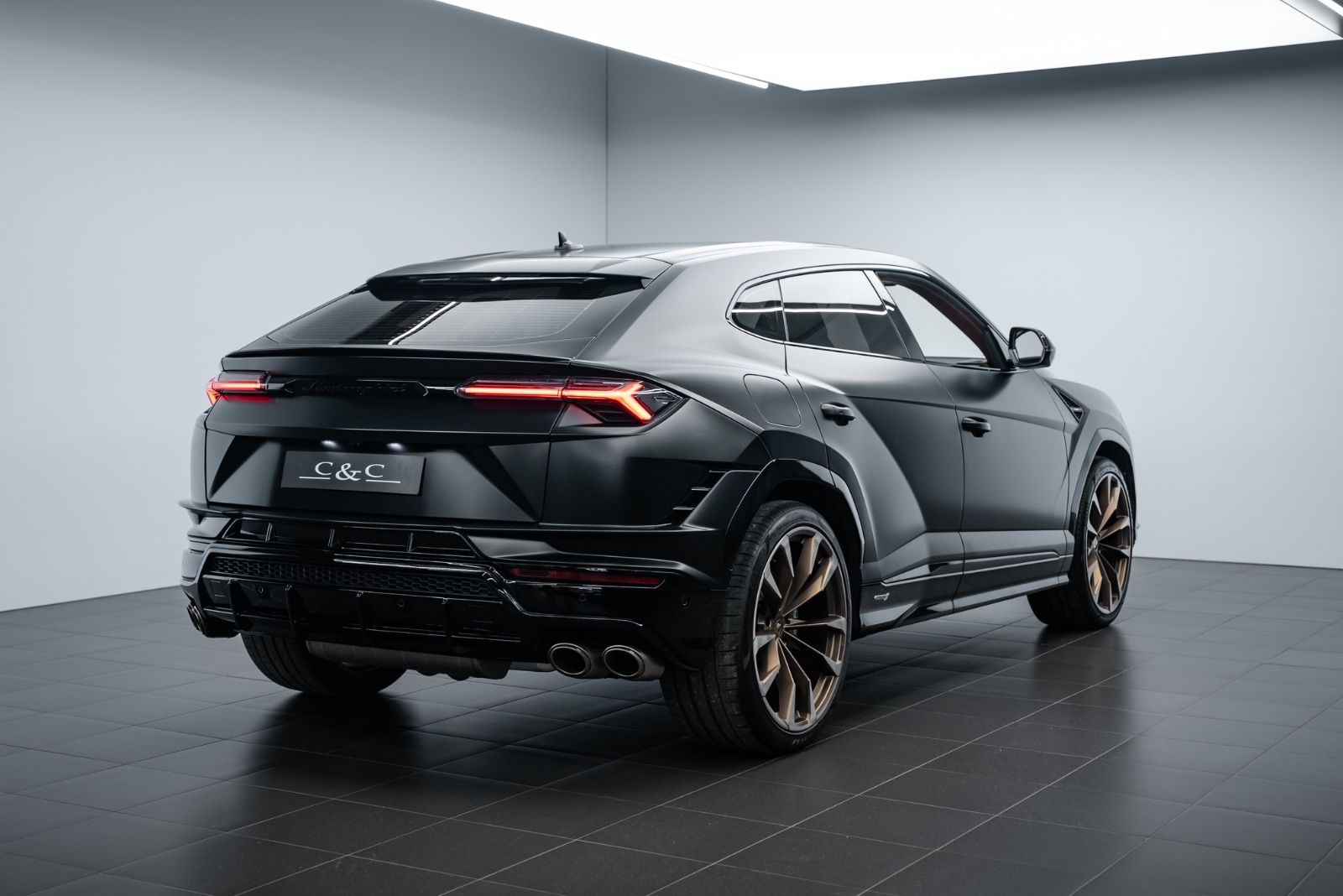 Fahrzeugabbildung Lamborghini Urus S CARBON/B&O/AKRAPOVIC/PANO/23"/STYLE