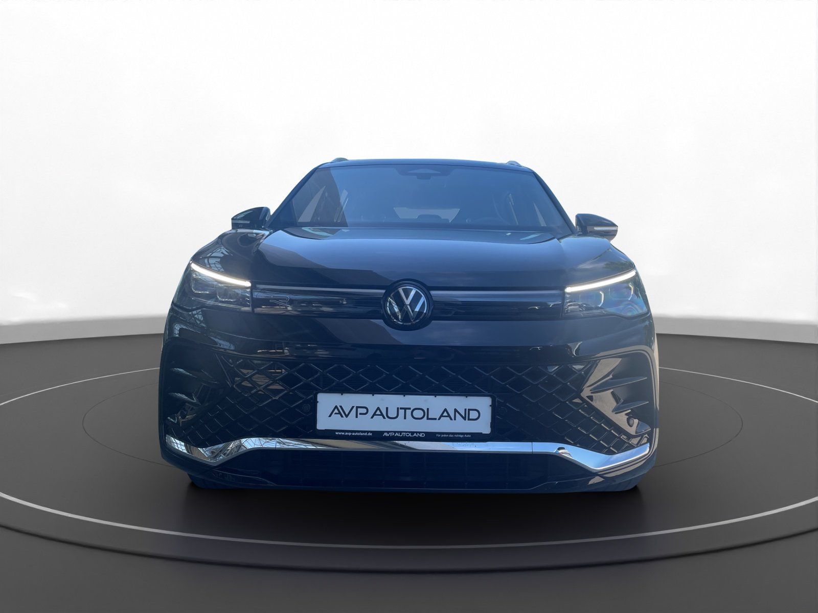 Volkswagen Tiguan 2.0 TSI DSG 4MOTION R-Line | PANO | AHK | imagem 3