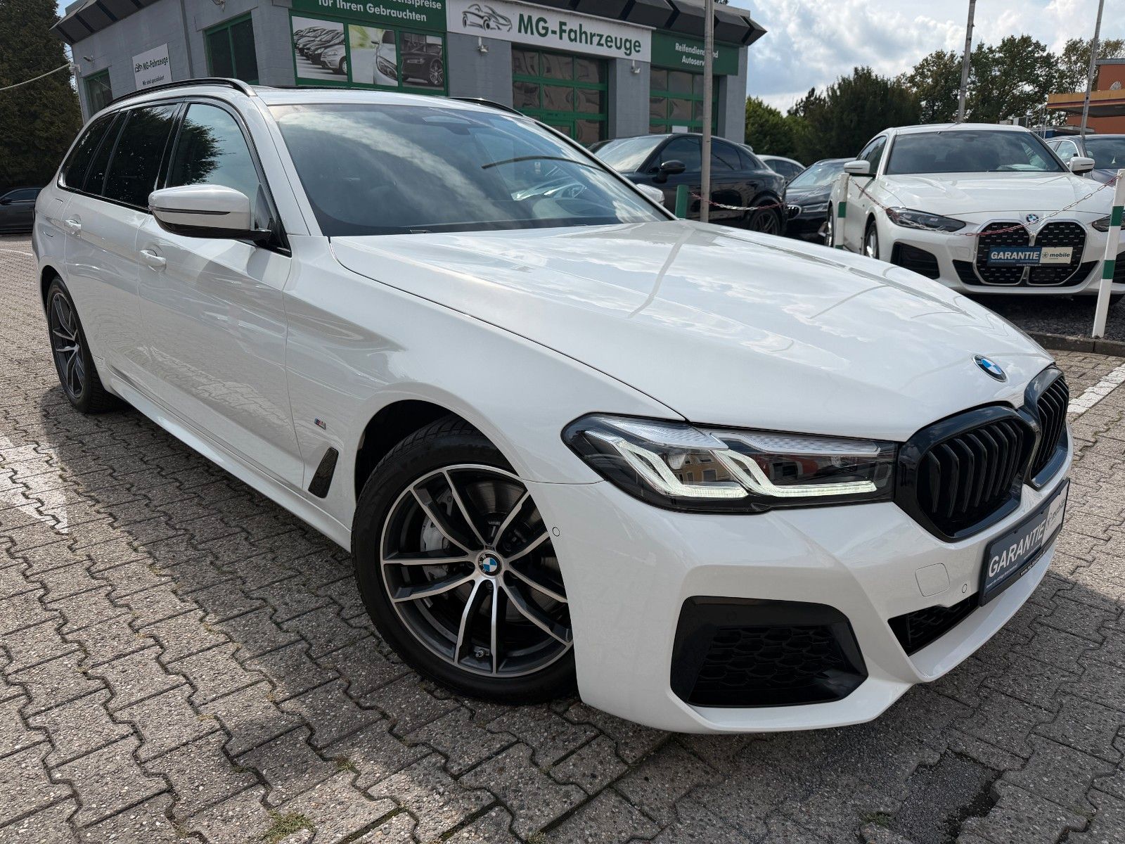 Fahrzeugabbildung BMW 540d Touring xDrive M Sport AHK PANO HUD LEDER
