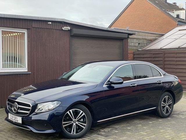 Mercedes-Benz E 220d Lim. Aut. NAVI RKAMERA LED MEMORY LEDER