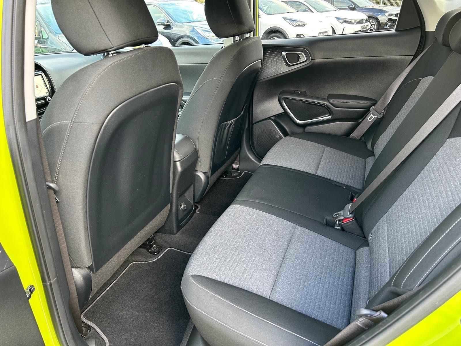 Fahrzeugabbildung Kia e-Soul°64 kWh°CCS°3 Phasen°1.Hand°Kamera°LED°
