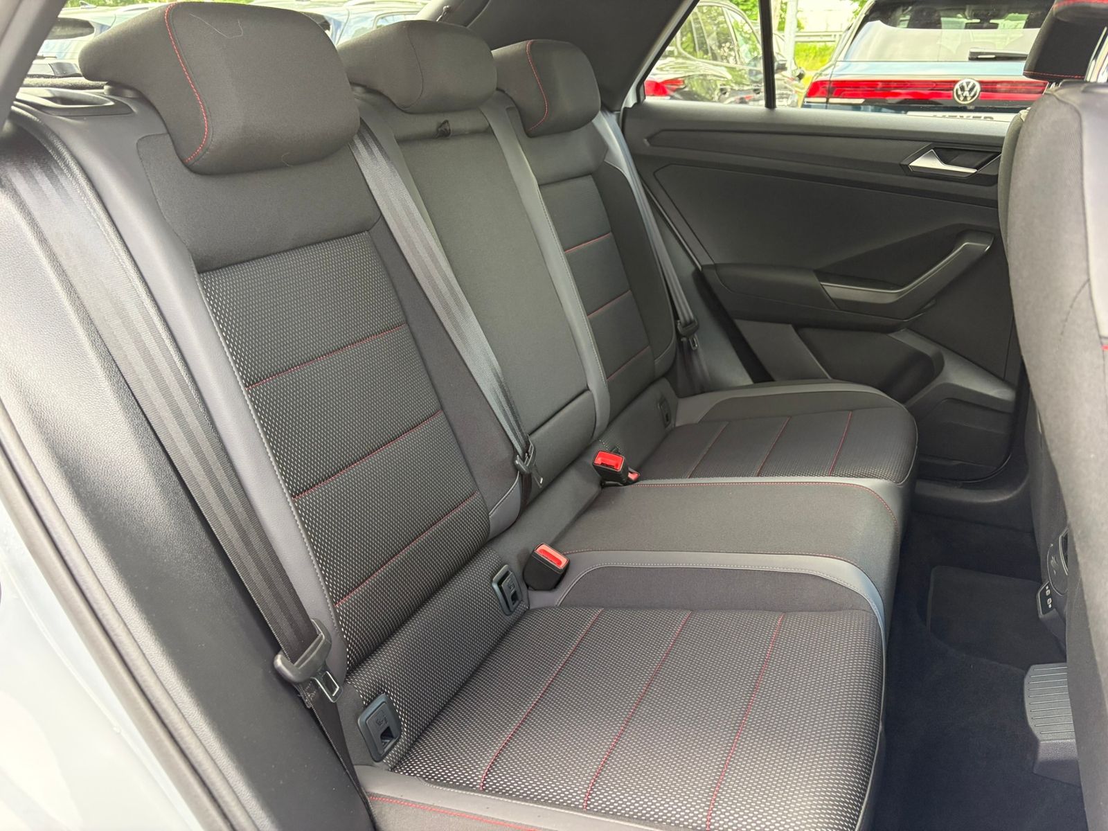 Fahrzeugabbildung Volkswagen T-Roc Sport 1.5 TSI DSG *BlackStyle,LED,ACC,Navi