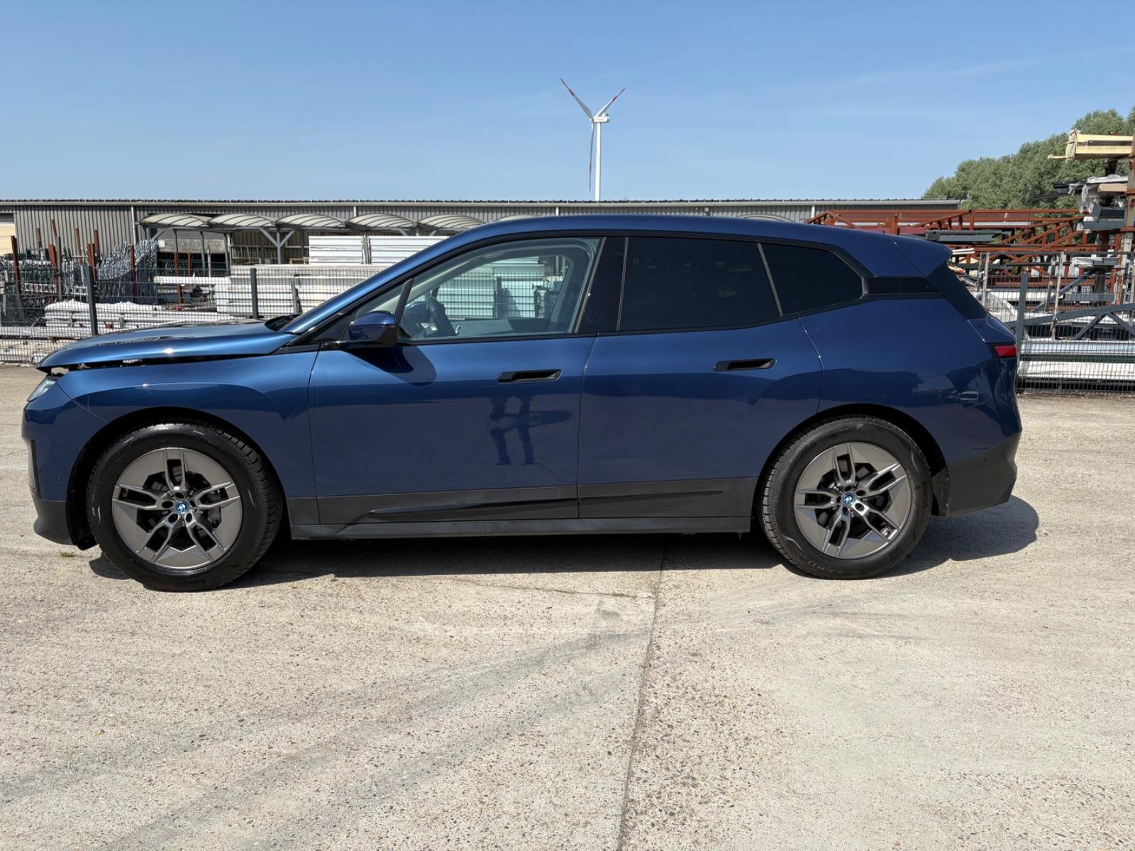 BMW iX X-DRIVE 40   SHADOW LINE
