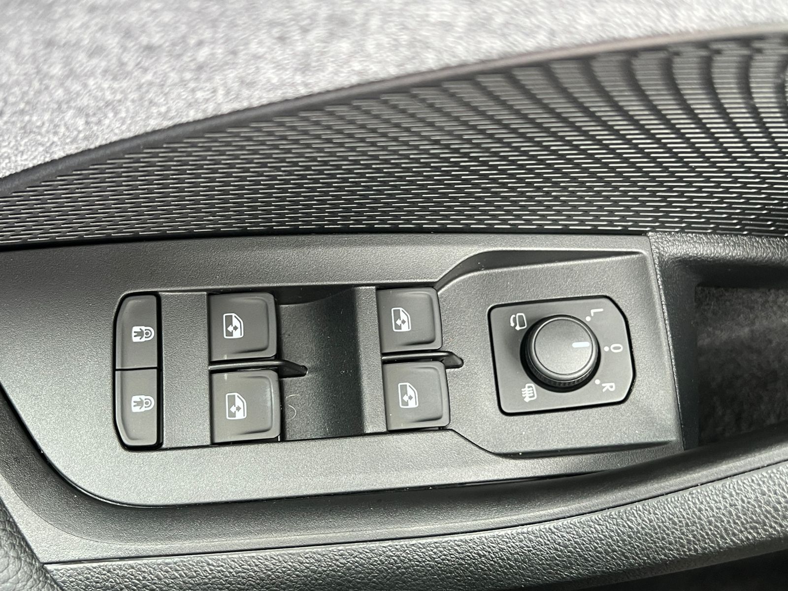 Fahrzeugabbildung SKODA Octavia Combi TOUR 2.0 TDI DSG *AHK, Travel Assi