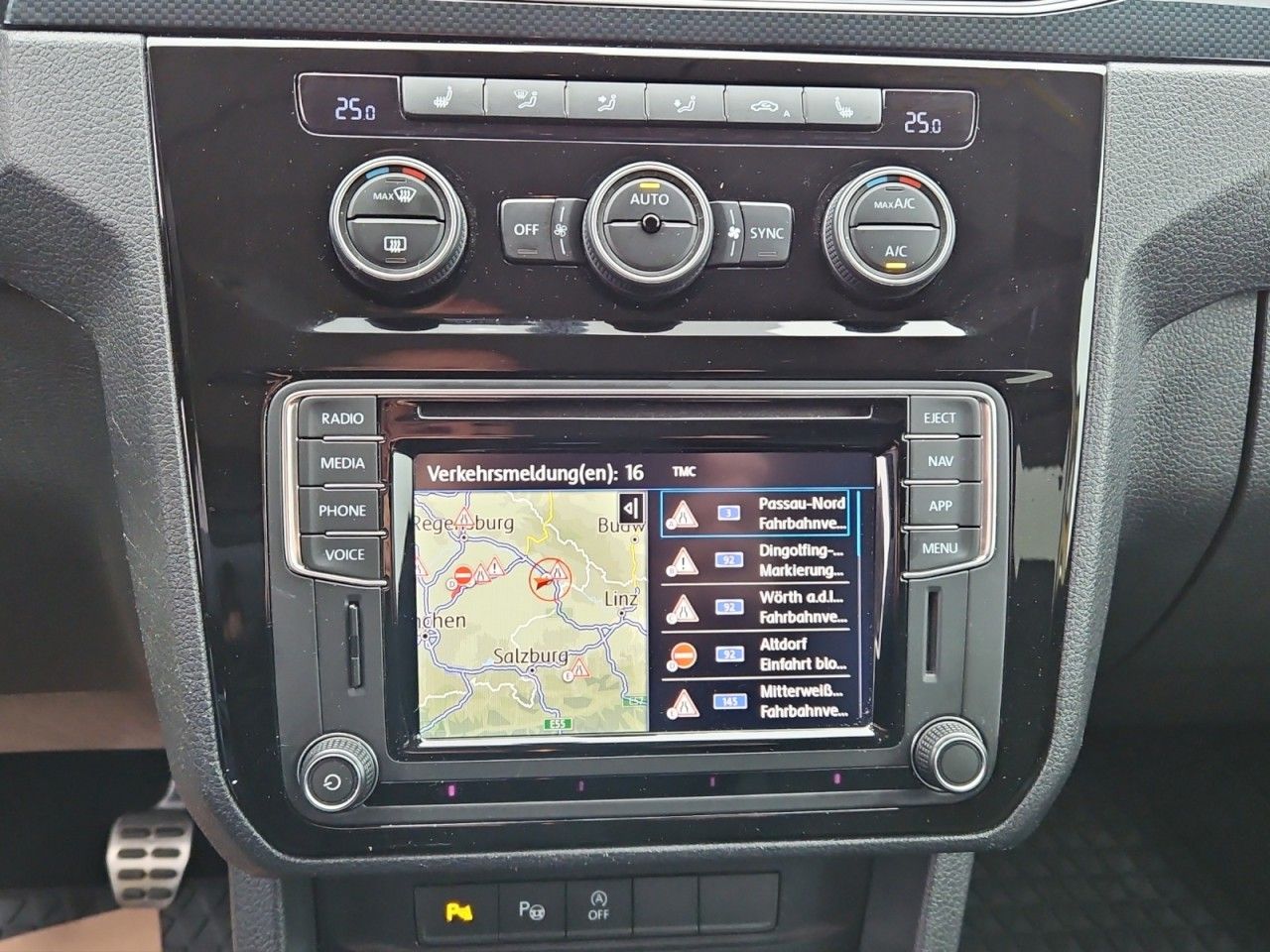 Fahrzeugabbildung Volkswagen Caddy PKW Highline Navi ACC Xenon