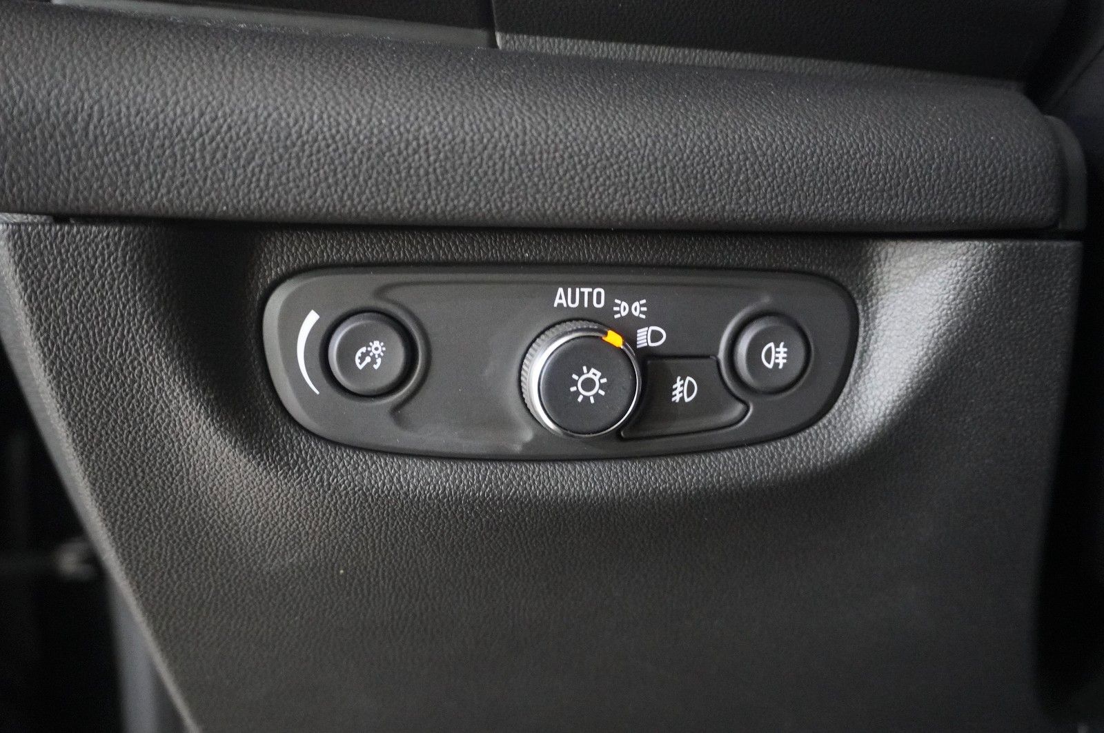 Fahrzeugabbildung Opel Insignia B ST 2.0D ULTIMATE NAVI/LED/OPC/VIRTU.