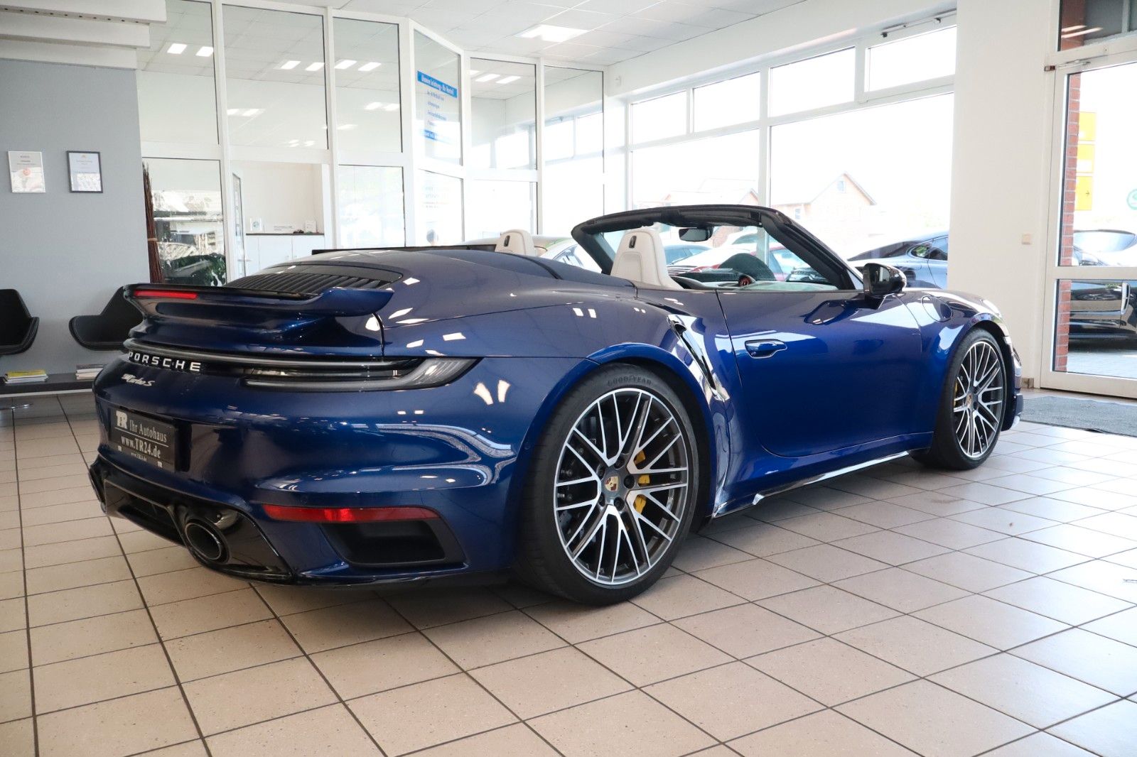 Fahrzeugabbildung Porsche 911 992 Turbo S Cabrio LIFT, SportDesign, Carbon