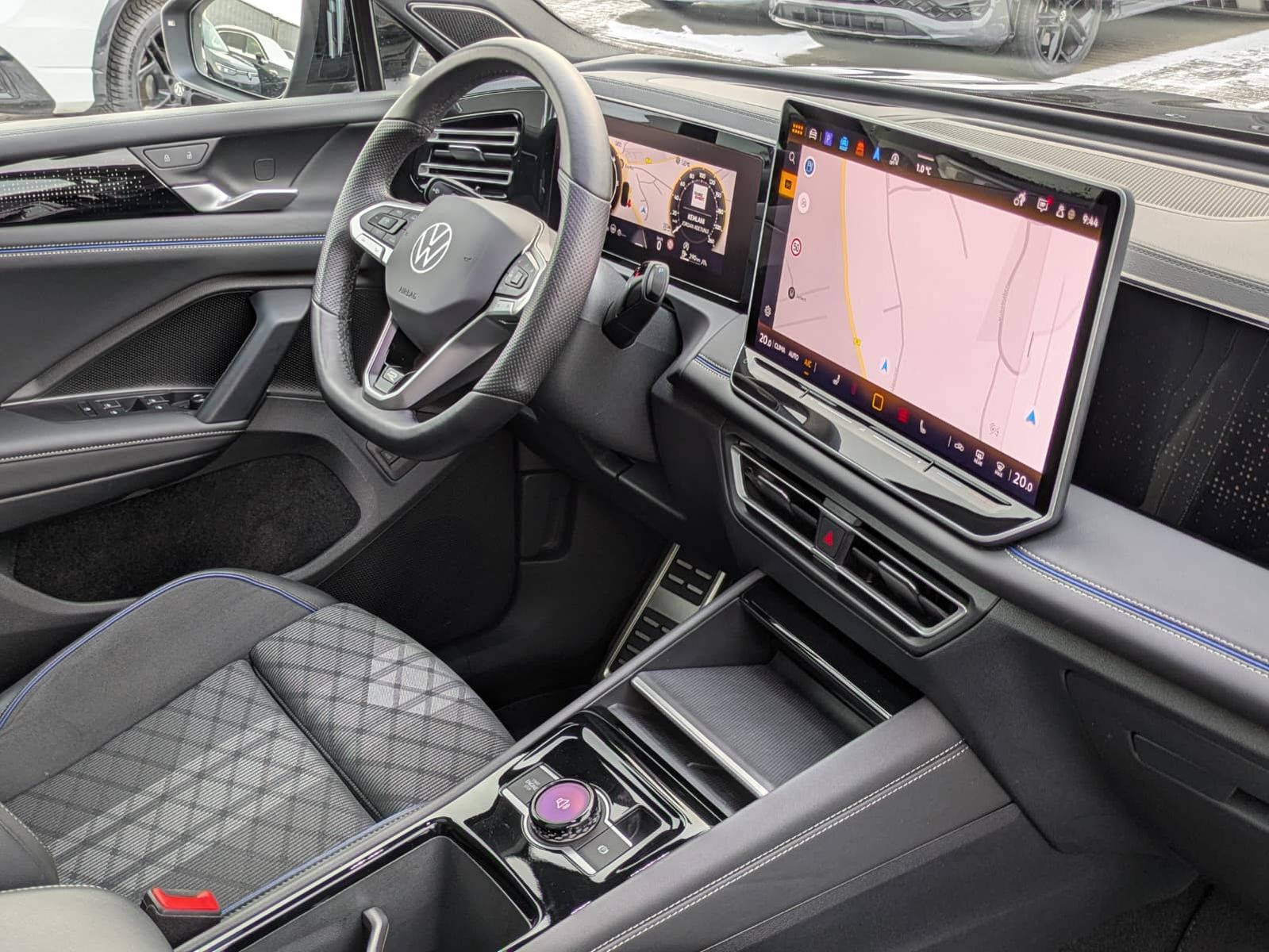 Fahrzeugabbildung Volkswagen Tiguan 2.0 TDI 4M R-Line PANO*H&K*AHK*MATRIX*20"