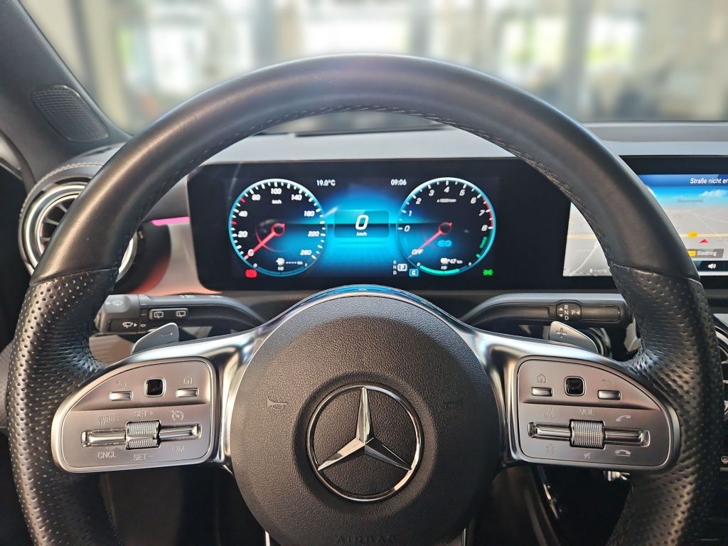 Fahrzeugabbildung Mercedes-Benz A 250 e AMG Night Navi HUD LED Sound SHZ Ambie.