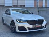 BMW M550i xDrive+2.Hand+B&W+DisplayKey+8FachB. - BMW: F