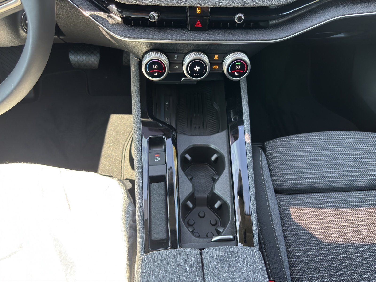 Fahrzeugabbildung SKODA Superb Combi Selection 1,5 TSI iV 150 kW DSG