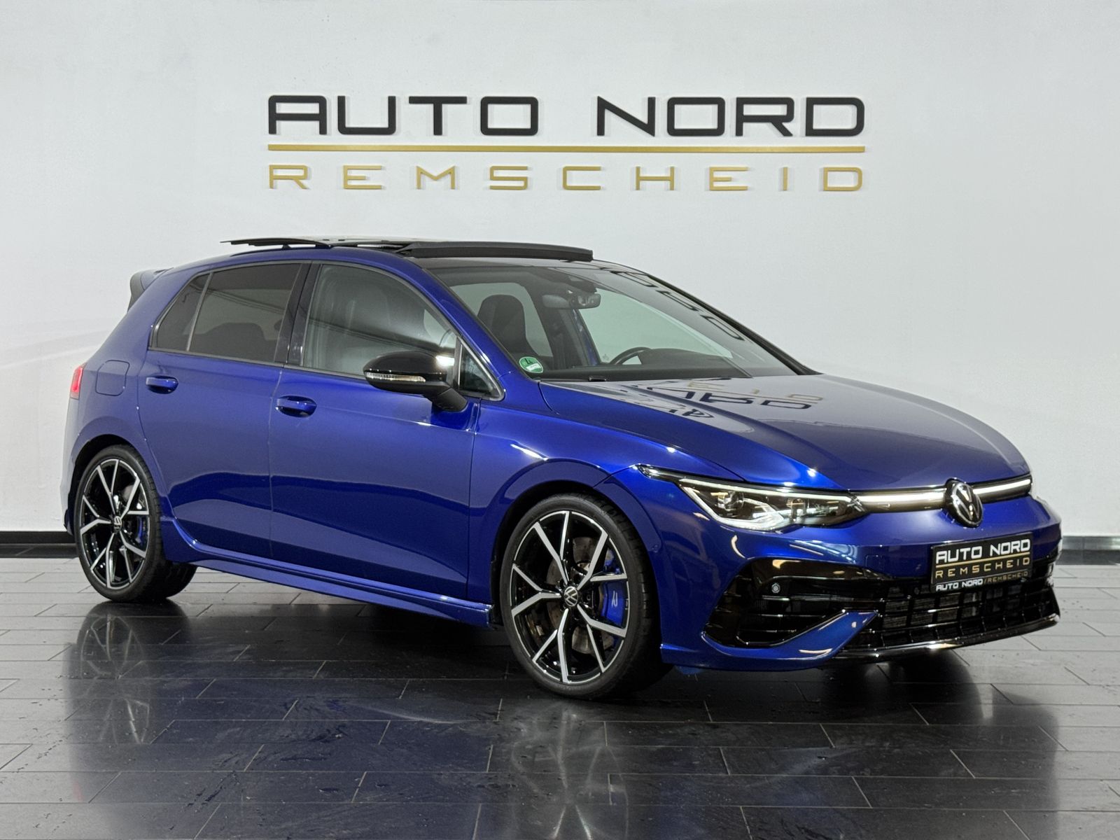 Volkswagen Golf VIII R Akra Perf.Paket Pano H&K HeadUP DCC foto 2