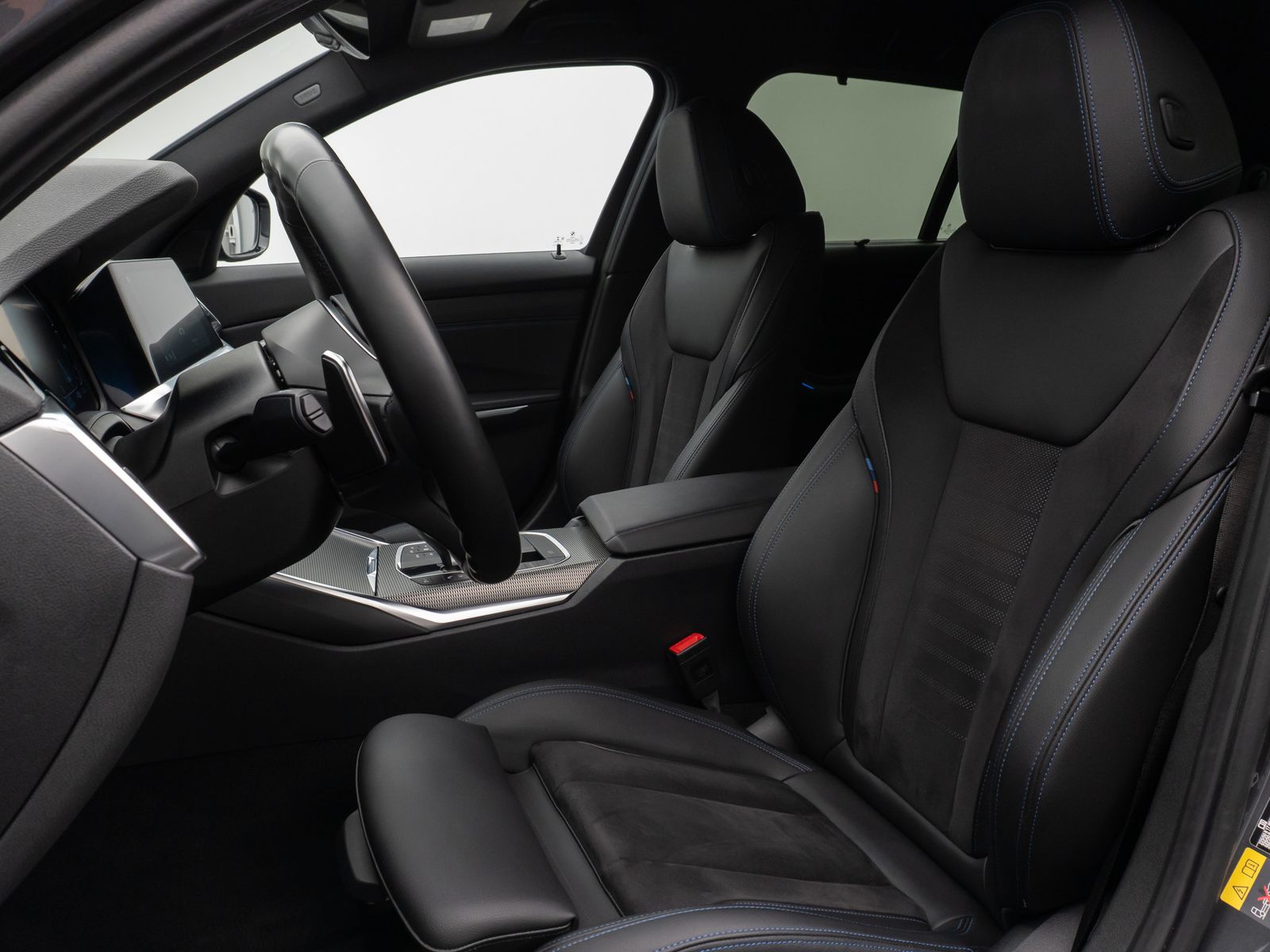 Fahrzeugabbildung BMW 330e  M Sport Kamera DAB HiFi DrivAssist 19Zoll