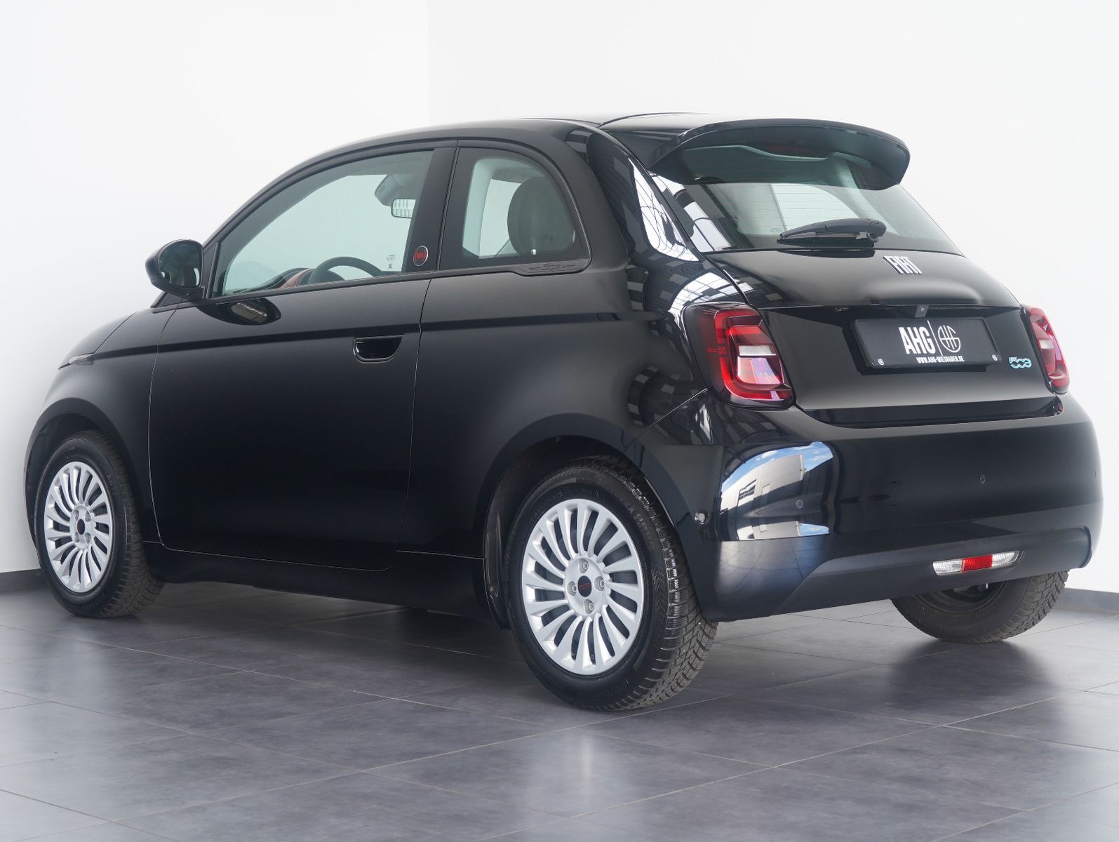 Fahrzeugabbildung Fiat 500e Red 70KW/23,8kWh/DC-LADEN/KAMERA
