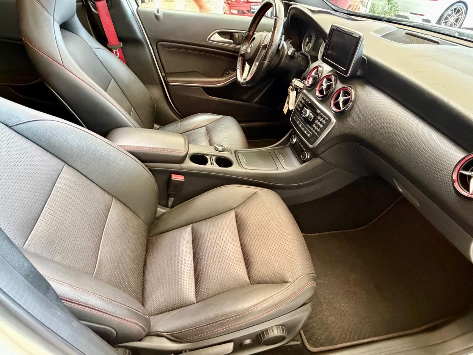 Mercedes-Benz A 250 AMG Sport Automatik/Leder/Klima/Alus