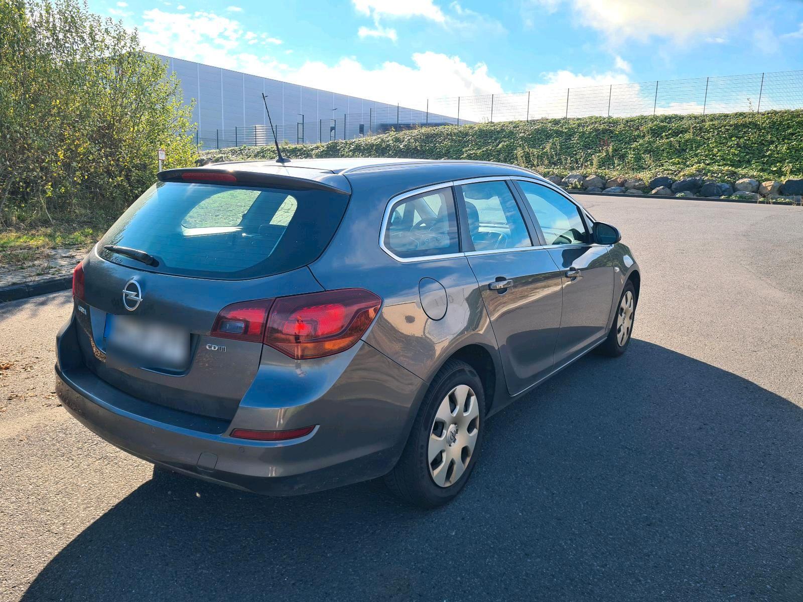 Opel Astra 2011 — photo 5