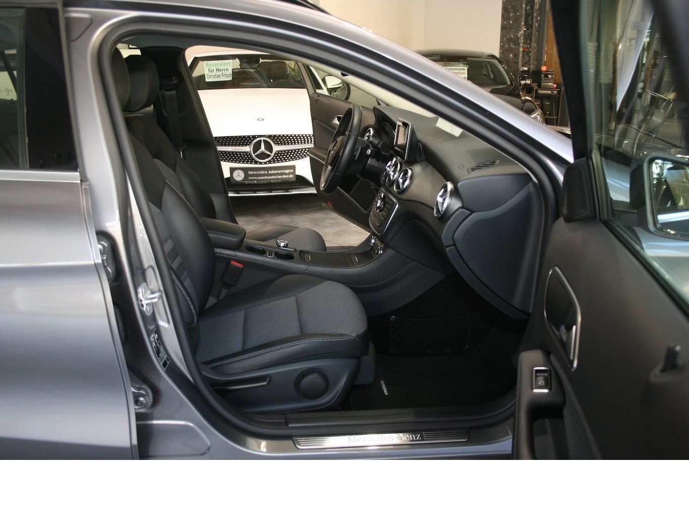 Fahrzeugabbildung Mercedes-Benz GLA 200 d Style *Bi-Xenon*AHK*Euro6*PTS*Navi