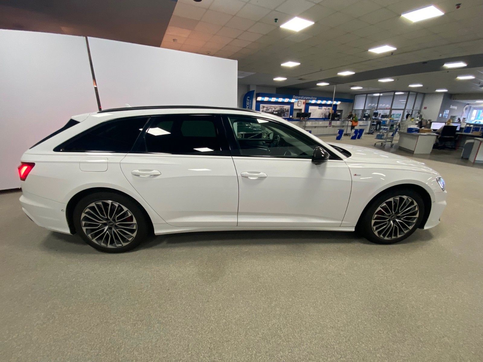 Fahrzeugabbildung Audi A6 Avant 55 TFSI e quattro sport+S-Line+MATRIX++