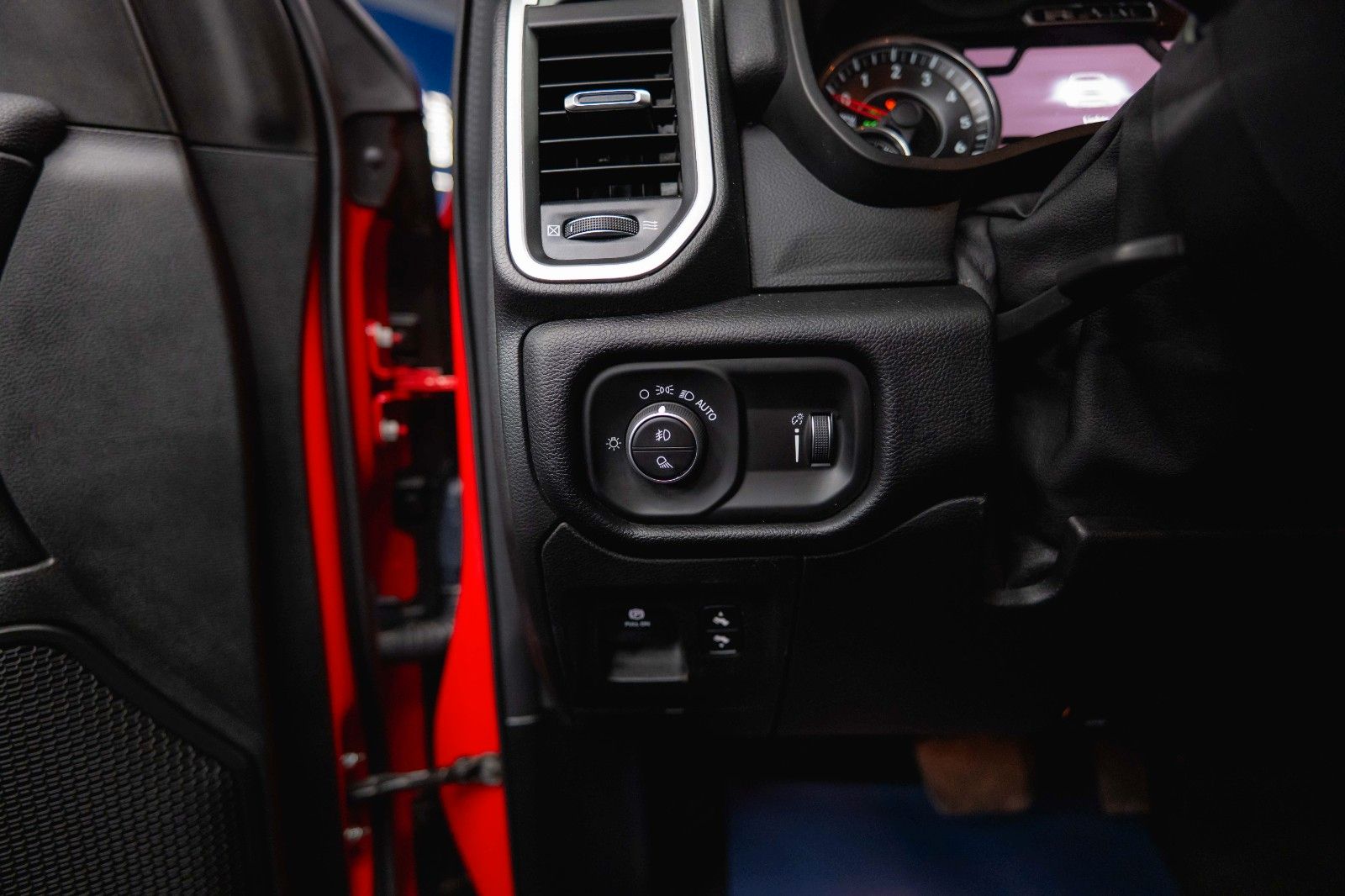 Fahrzeugabbildung Dodge RAM 5.7 V8 HEMI 4x4 Limited OFFROAD AxleLock 19%