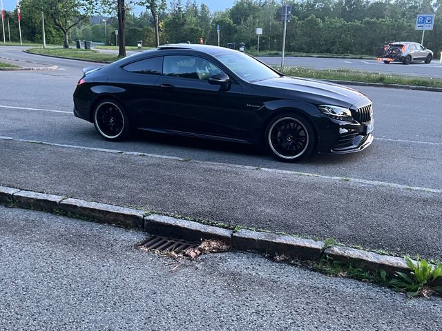 MERCEDES-BENZ C 63 AMG Mercedes-AMG C 63 Autom. Mercedes-AMG