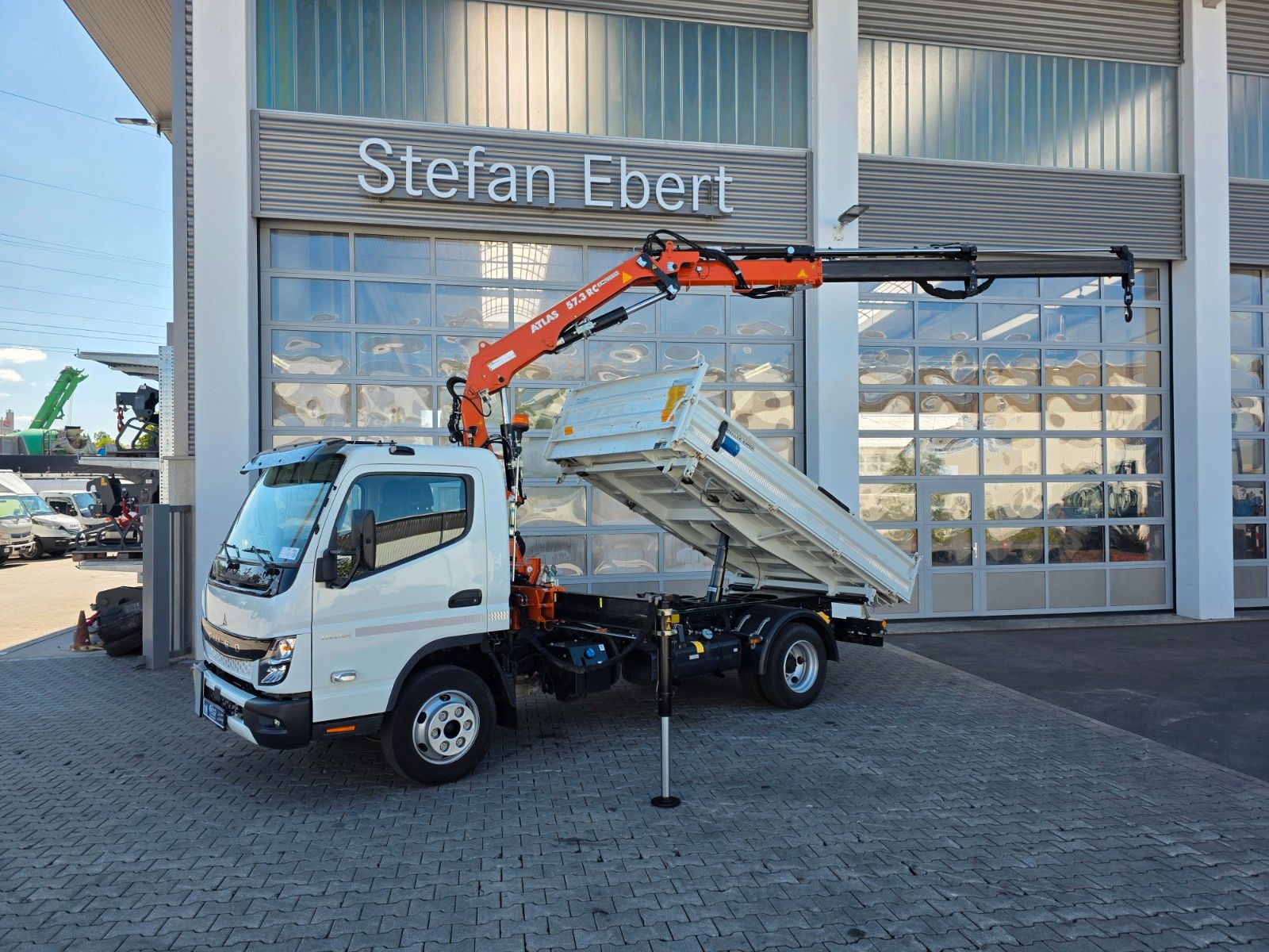 Fahrzeugabbildung Mitsubishi Fuso Canter 7C18 KK Atlas 57.3RC-A2 Funk AHK