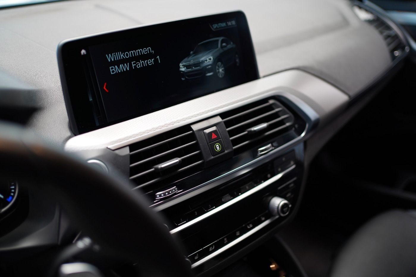 Fahrzeugabbildung BMW X4 xDrive 30i M Sport AHK+Standheizung+Head Up++