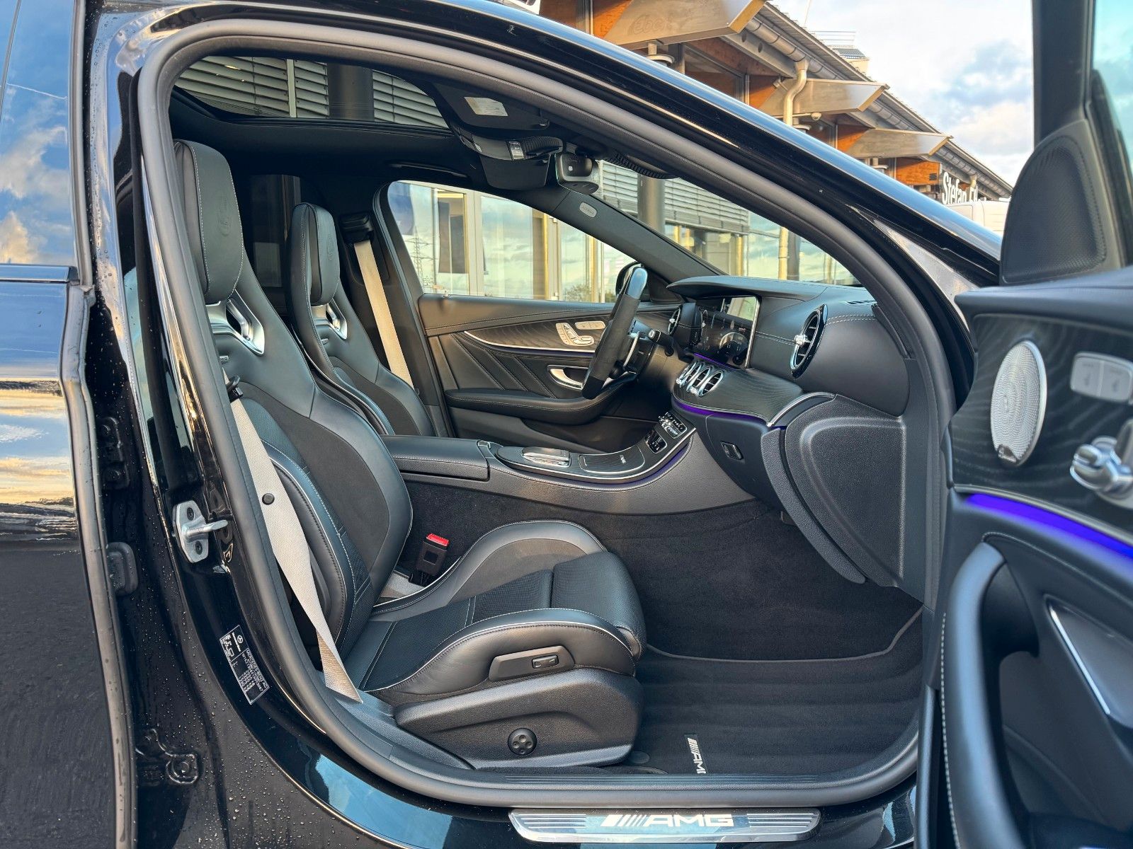 Fahrzeugabbildung Mercedes-Benz E 63 AMG S Pano+Burm+AirM+HUD+360+uvm.