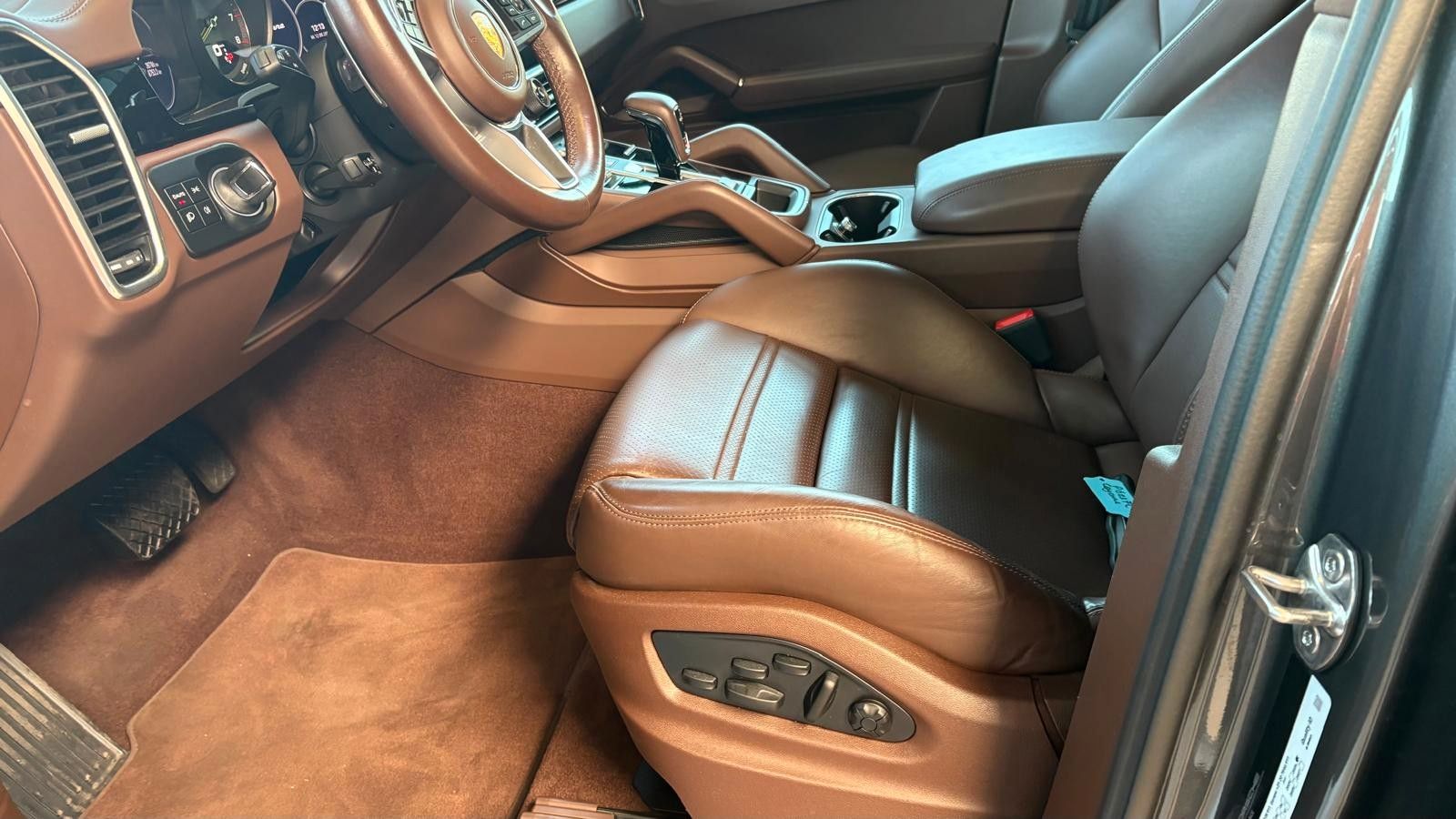 Fahrzeugabbildung Porsche Cayenne Coupe E-Hybrid/erst 38000 km/PCCB/voll..