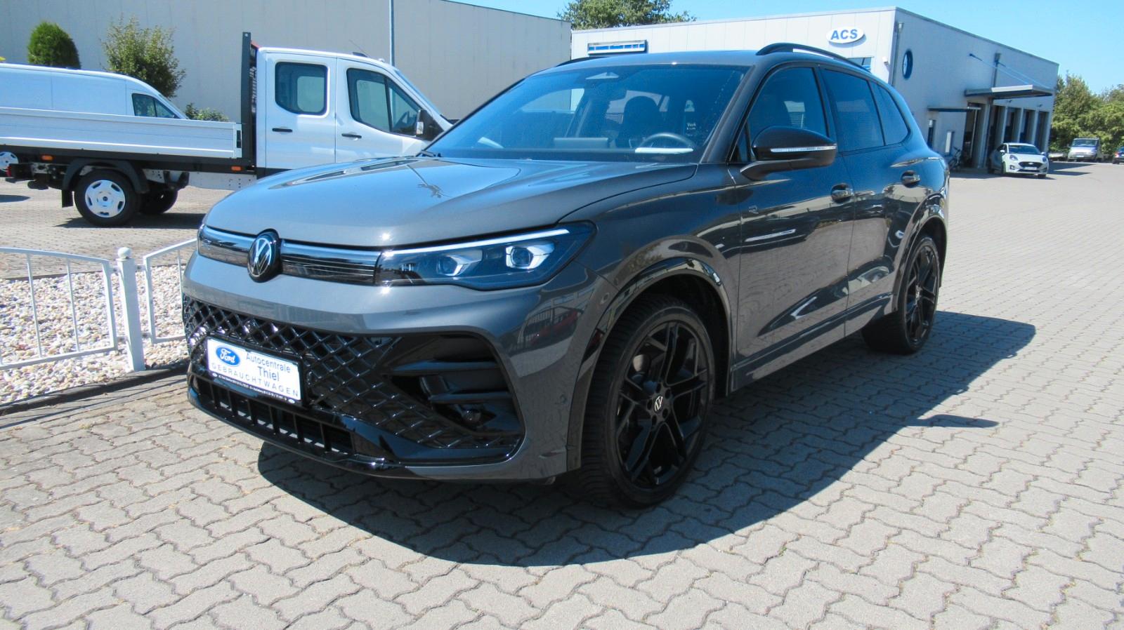 Volkswagen Tiguan R-Line Panorama 20`` H&K IQ-Light Black