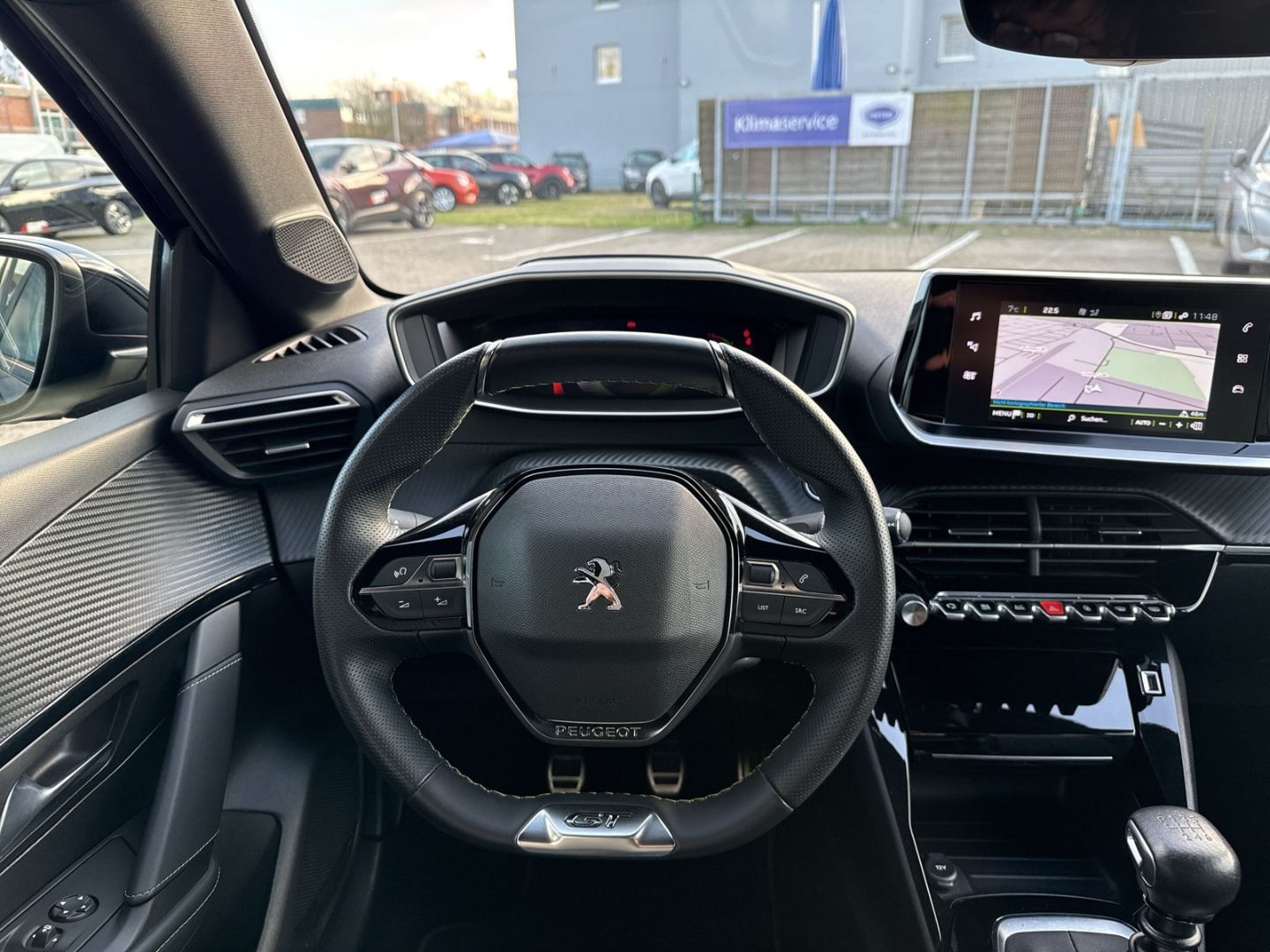 Fahrzeugabbildung Peugeot 208 GT 1.2 PureTech 100 Navi LED ACC Klimaautom