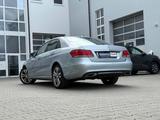 Mercedes-Benz E 250 7G Avantg. VOLL*DISTR+*360°*MEMO*SHD*SPUR* - mit Benzin-Antrieb: Luftfederung, Limousine, mit Klimaautomatik