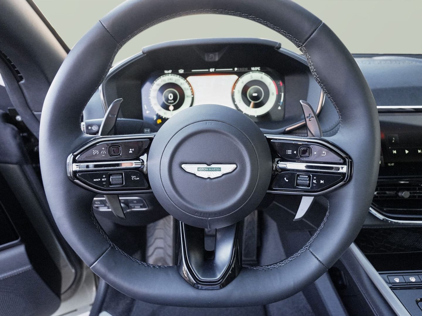 Aston Martin DBX 707 Titanium Grey / Onyx Black foto 24