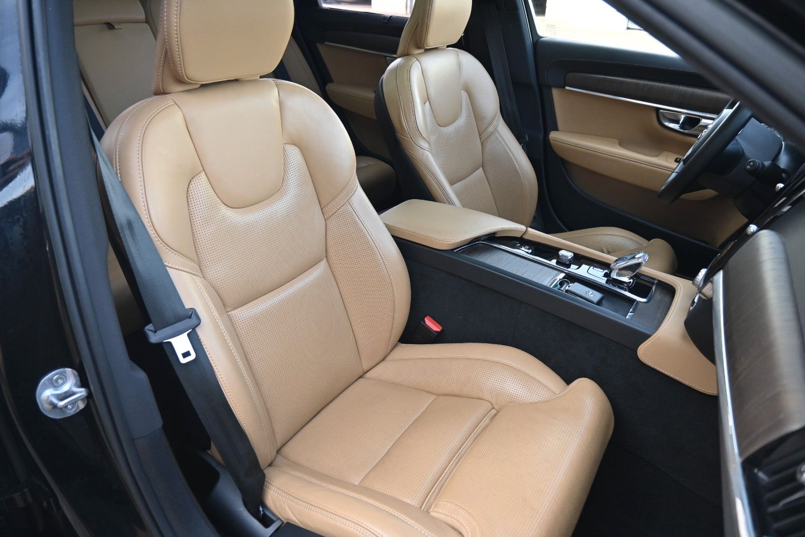 Fahrzeugabbildung Volvo V90 B4 D Plus Bright*STDHZG*360°*PANO*ACC*AHK