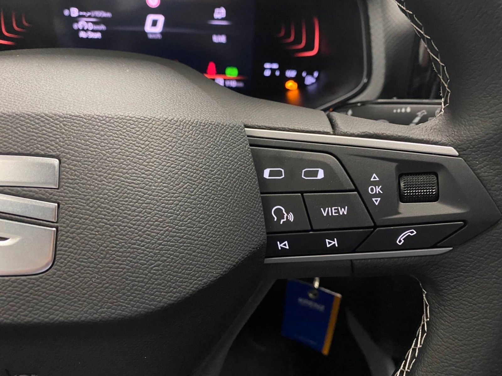 Fahrzeugabbildung SEAT Arona 1.0 TSI DSG STYLE+5 JAHRE GARANTIE+AHK+LED