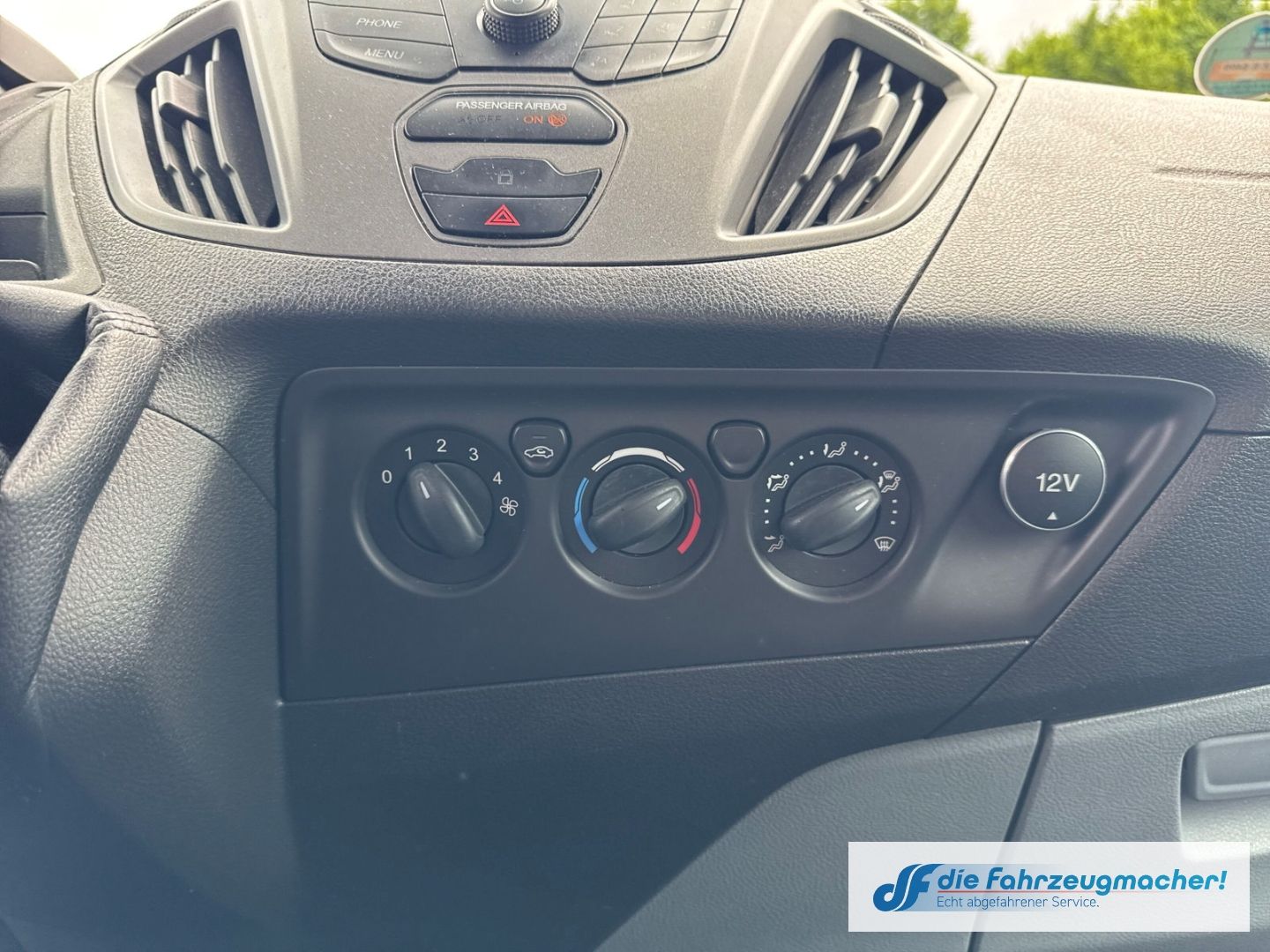 Fahrzeugabbildung Ford Transit Custom Kombi 300 L1 2.2 TDCi *8409