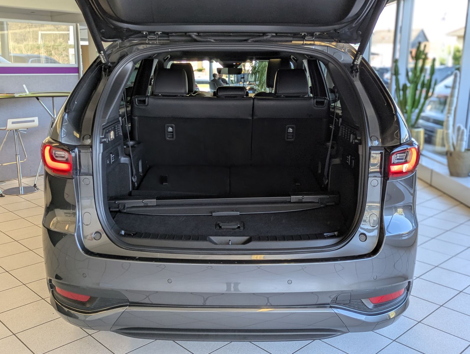 Fahrzeugabbildung Mazda CX-80 2.5 SKYACTIV PHEV 327 HOMURA+ 7-Sitze Pano
