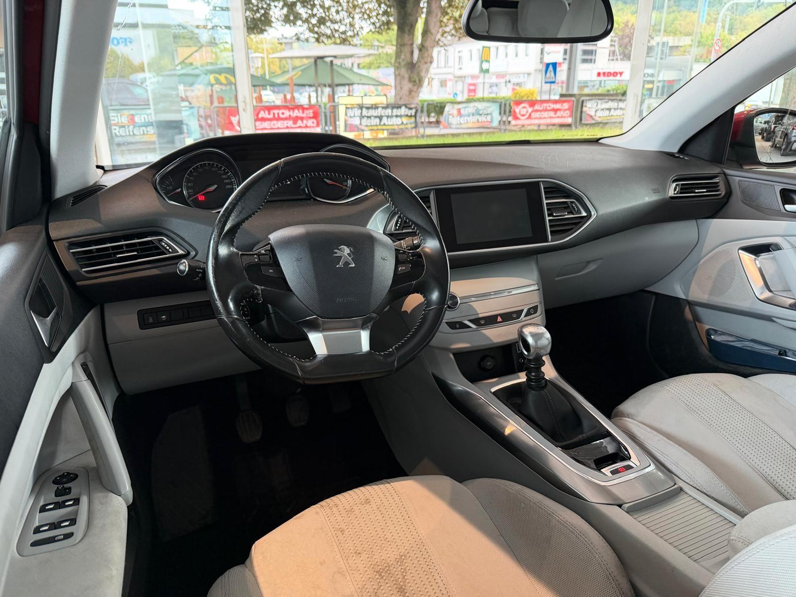 Peugeot 308 2015 — photo 16