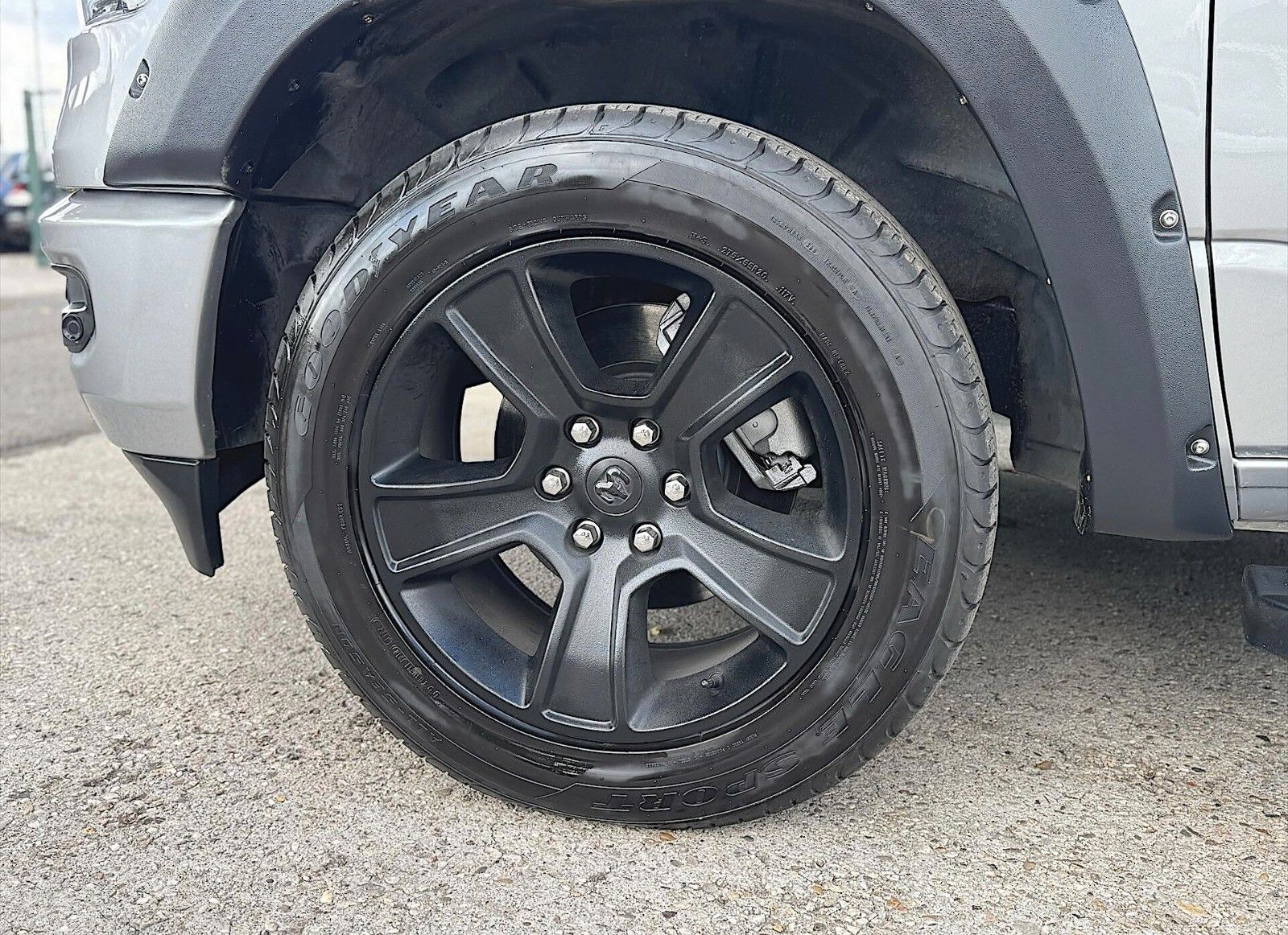 Fahrzeugabbildung Dodge RAM 5.7 V8 HEMI NightEdition OFFROAD CrewCab 4x4