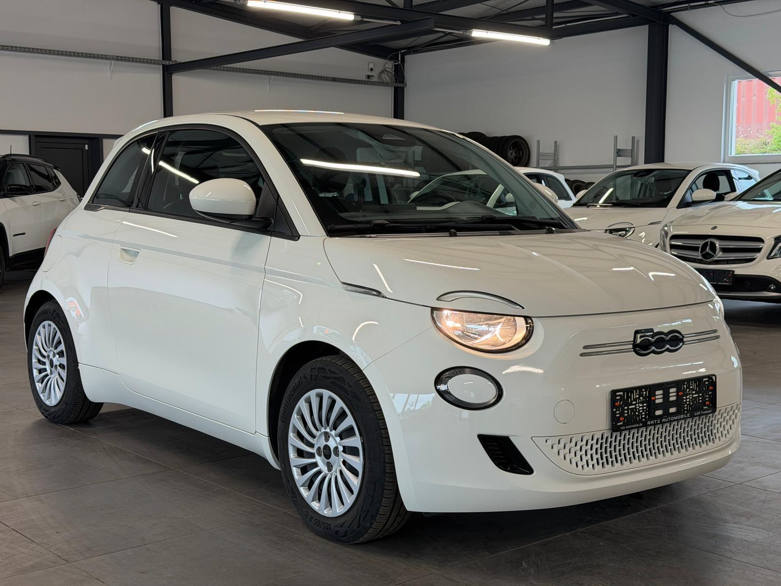 Fiat 500e 11KW+CARPLAY+TEMP+SPUR.ASS+STAND.HZ+NAVI+