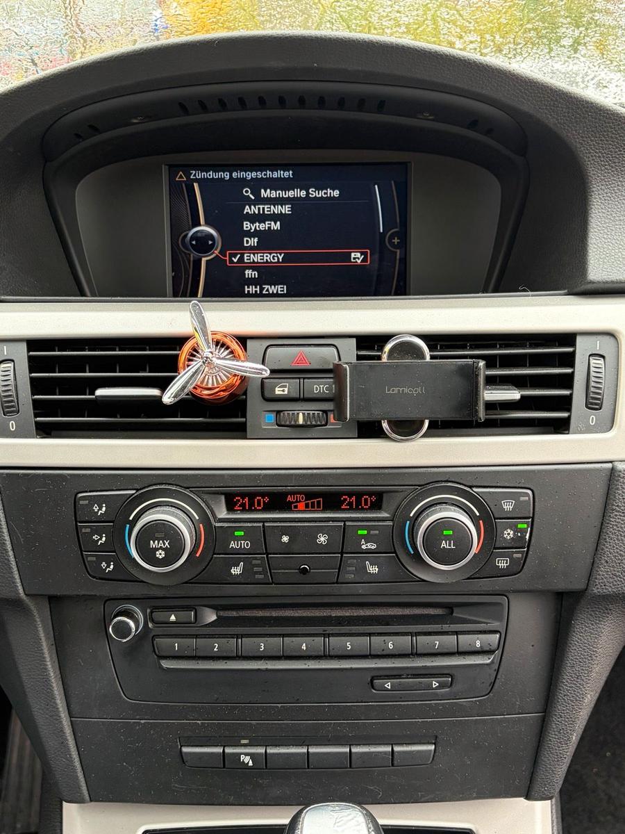 BMW 318 2010 — photo 11