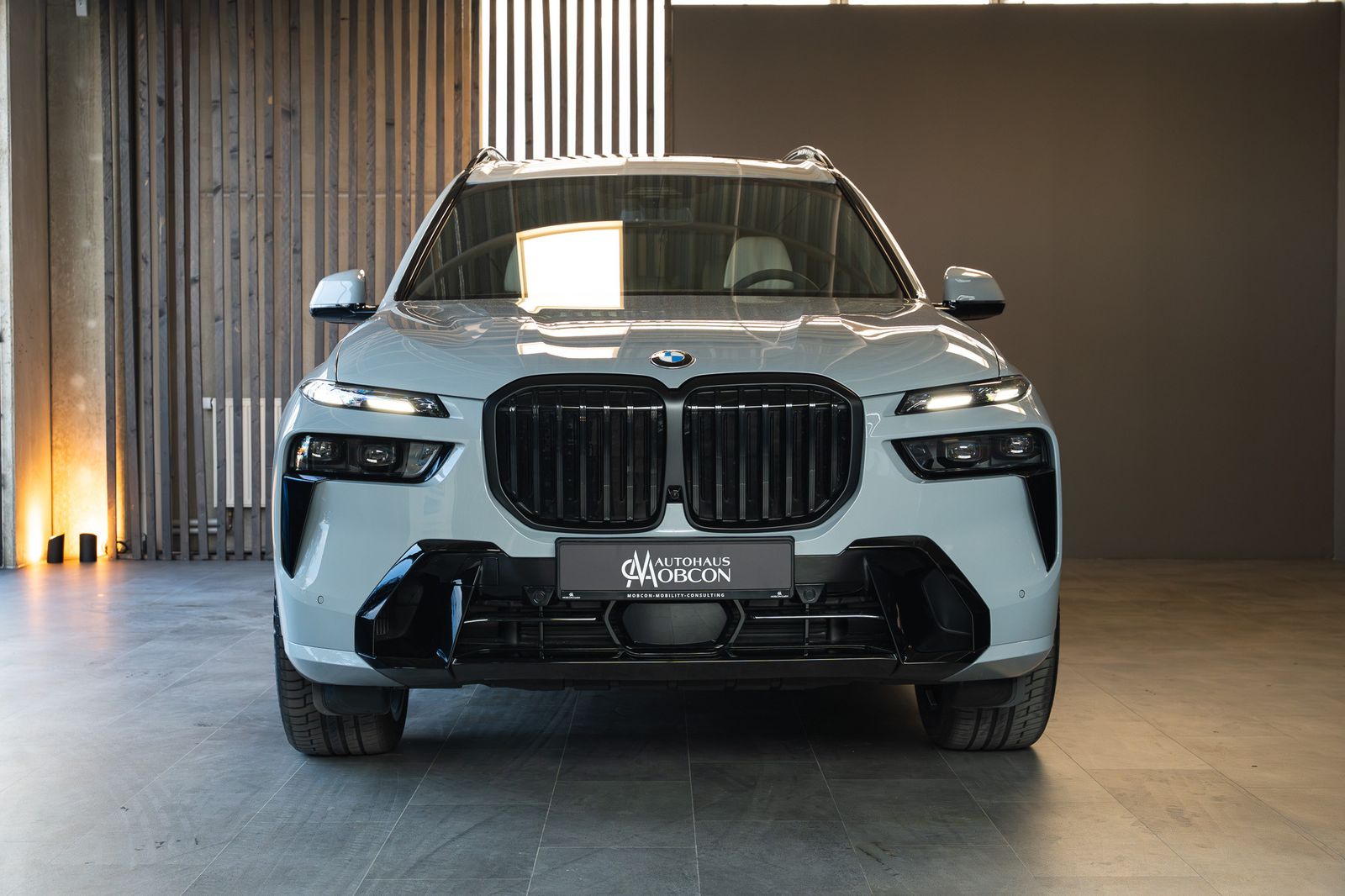 BMW X7 XDRIVE 40D MY26 + 7 SITZE + M SPORT + B&W imagem 2