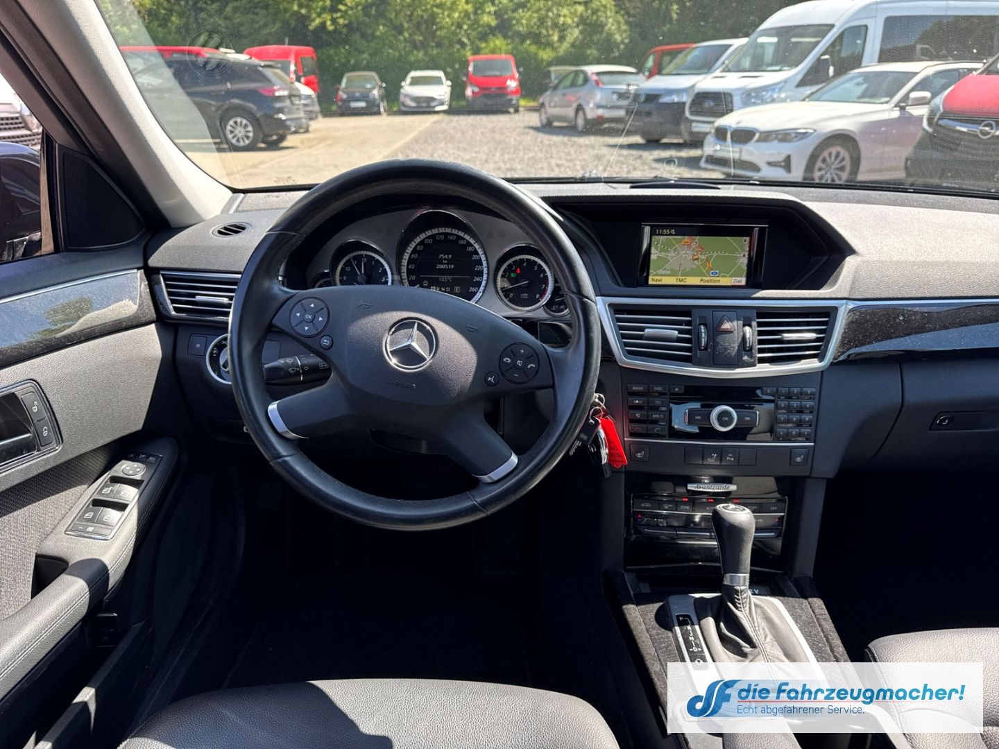 Fahrzeugabbildung Mercedes-Benz E 200 CGI BlueEfficiency Navi Bi-Xenon Kurvenlic
