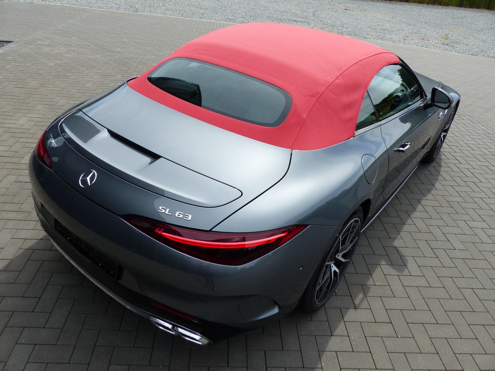 Fahrzeugabbildung Mercedes-Benz SL 63 AMG 4MATIC+ *4000 KM*