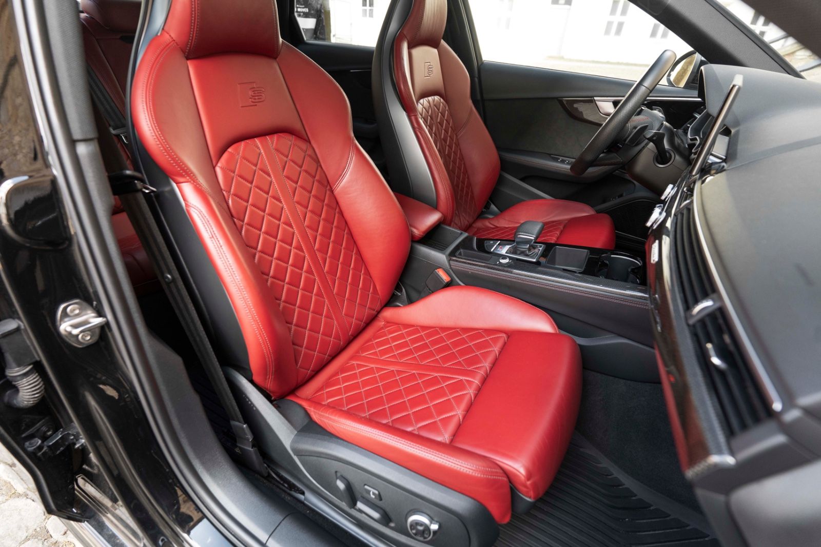 Fahrzeugabbildung Audi S4 3.0T QUATTRO B&O LED 360° MASSAGE CARPLAY