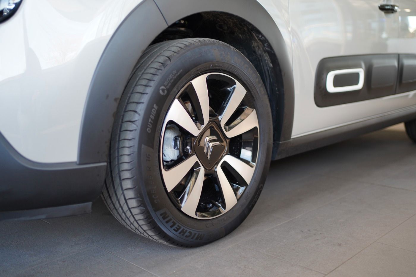 Fahrzeugabbildung Citroën C3 PureTech 83 Max Sitzheizung Navi DAB Klima