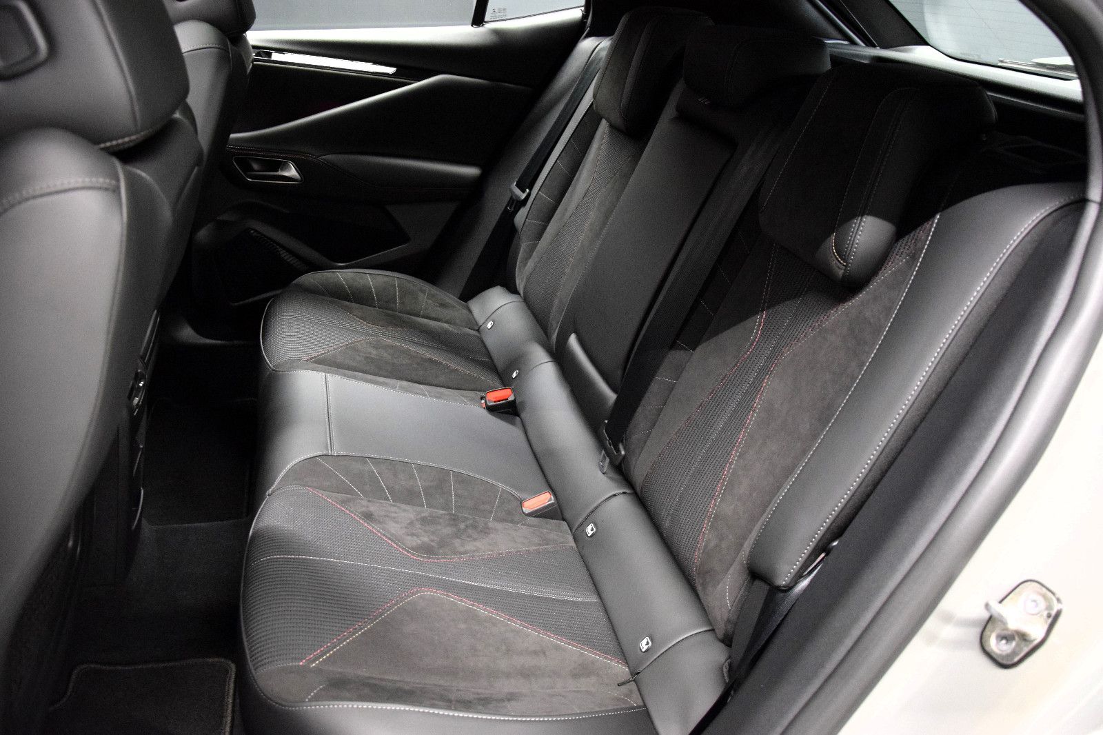 Fahrzeugabbildung DS Automobiles DS4 Performance Line Pano Sitzheizung