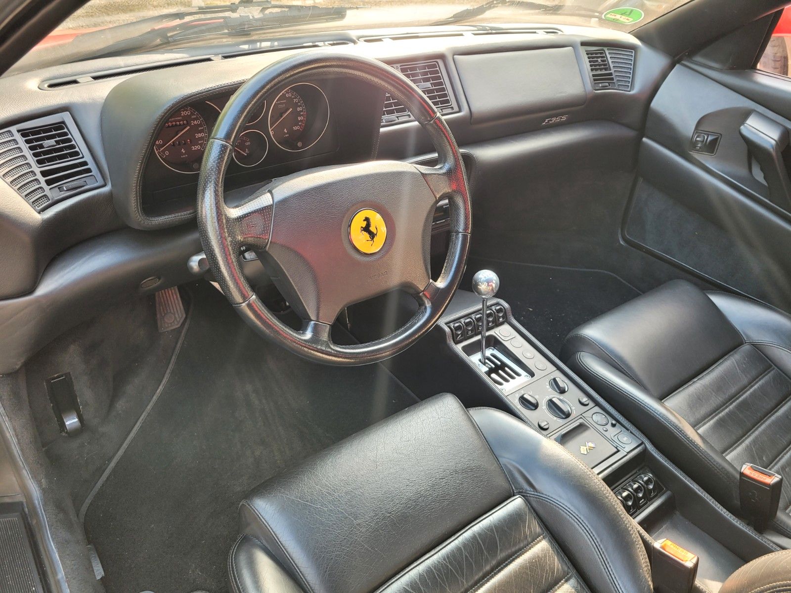 Fahrzeugabbildung Ferrari F355 Spider/Schalter/Bestzustand/Top+Original