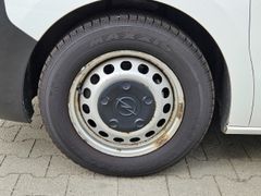 Fahrzeugabbildung Vivaro Kombi L